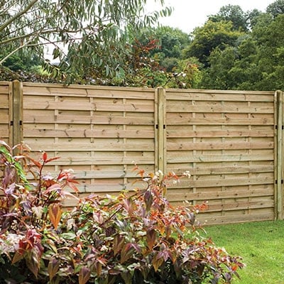 How to choose between traditional and contemporary garden fence designs