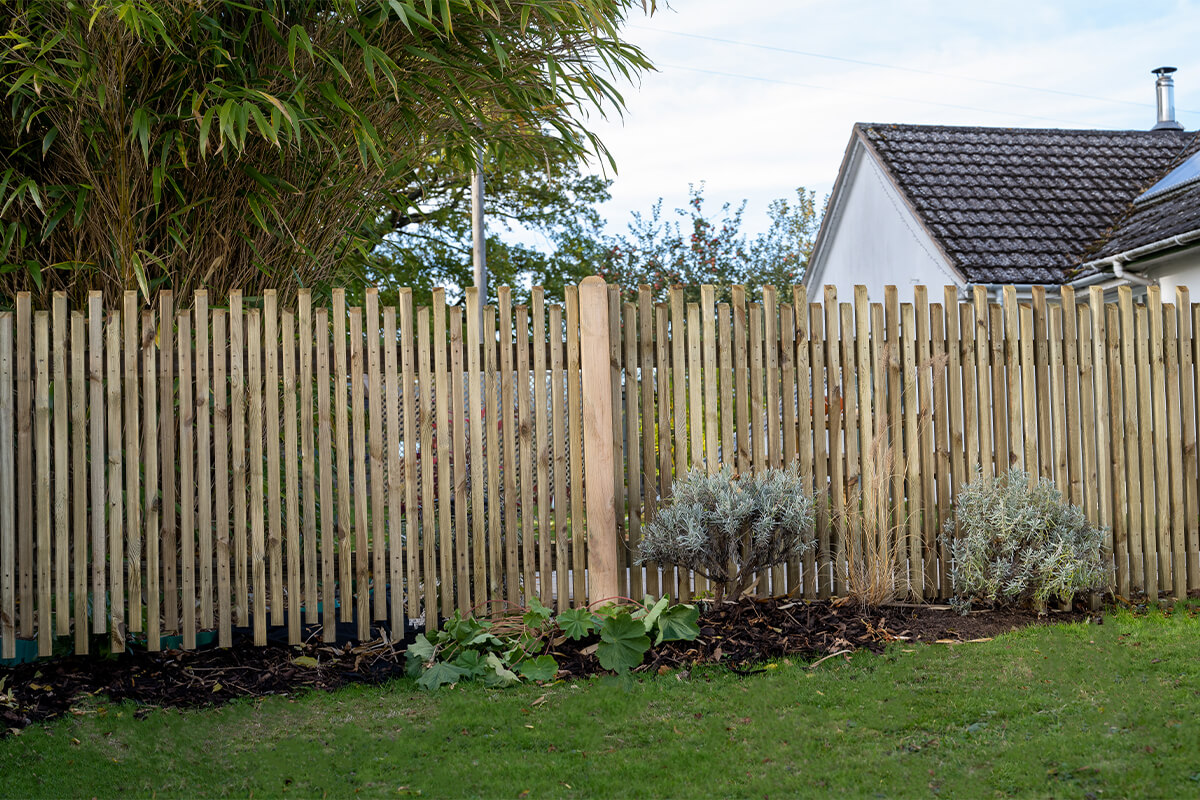 A contemporary picket fence design