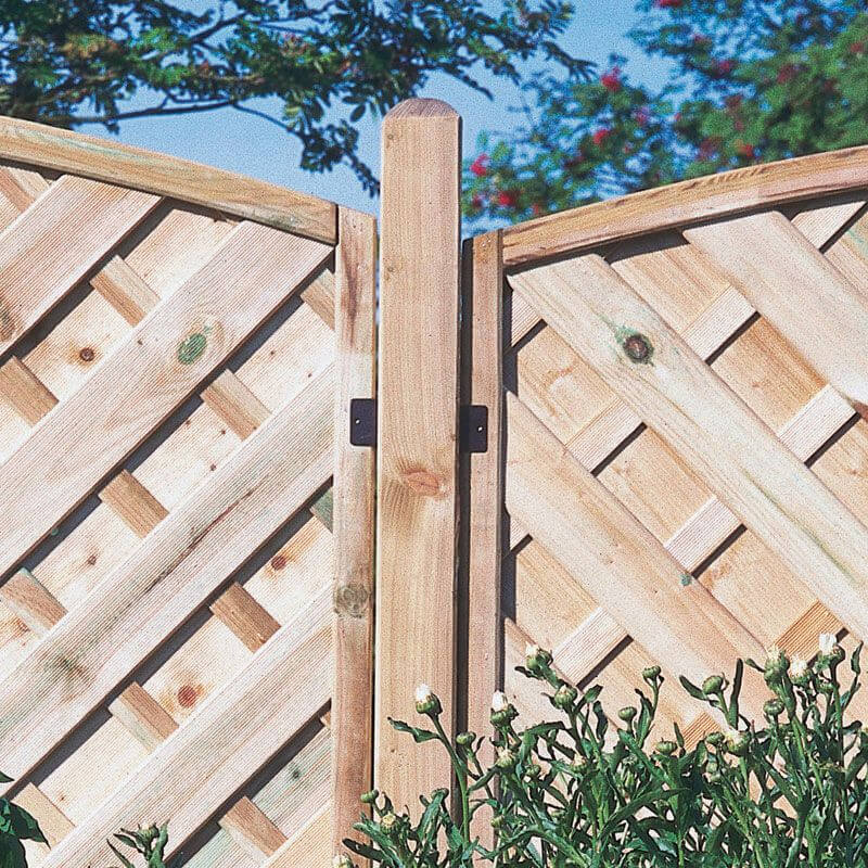 wooden fence post inbetween 2 wooden fence panels