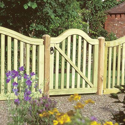 a 3x3 modern picket gate with a scalloped top and gaps between the vertical slats